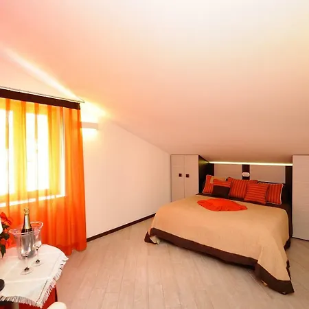 Apartment Paradiso