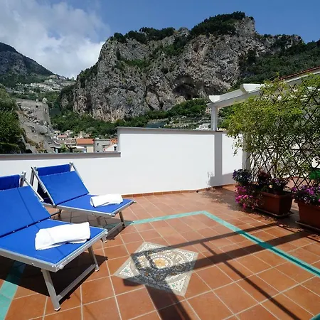 Paradiso Apartment *
