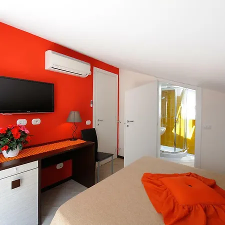 Apartment Paradiso